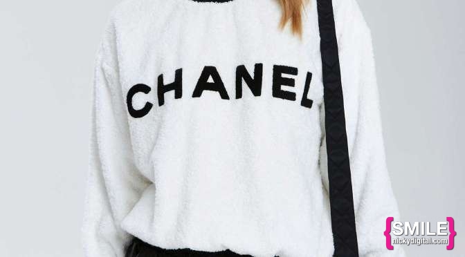 STYLE: Luxe Sweatshirt Vintage Chanel at Nasty Gal