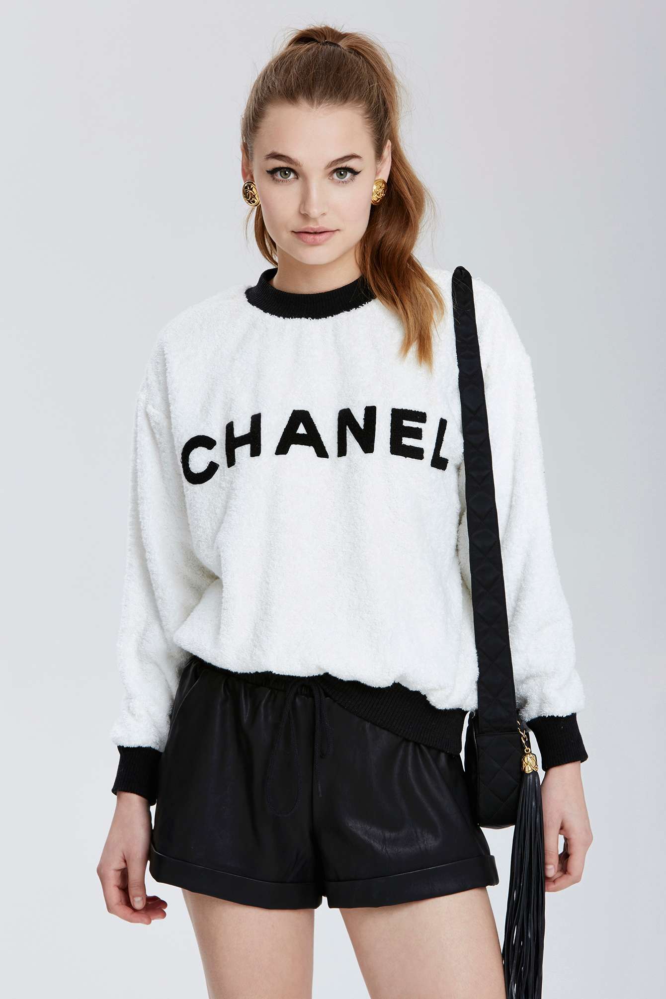 Luxe Sweatshirt Vintage Chanel at Nasty Gal